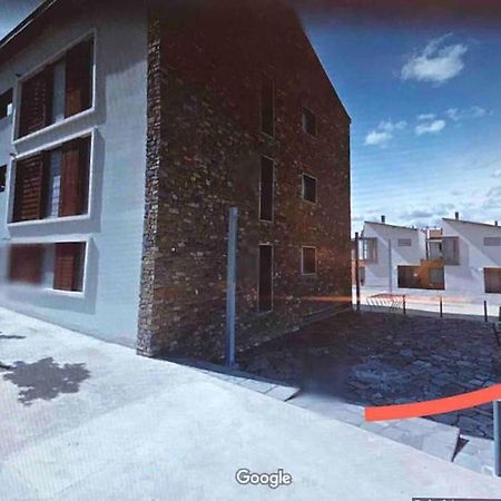 Chalet Adosado Entero, Bbq Y Piscina Comunitaria Sabiñánigo 外观 照片