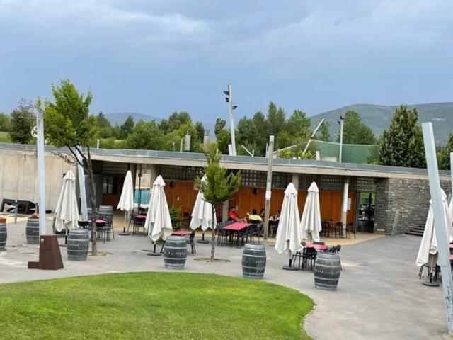 Chalet Adosado Entero, Bbq Y Piscina Comunitaria Sabiñánigo 外观 照片