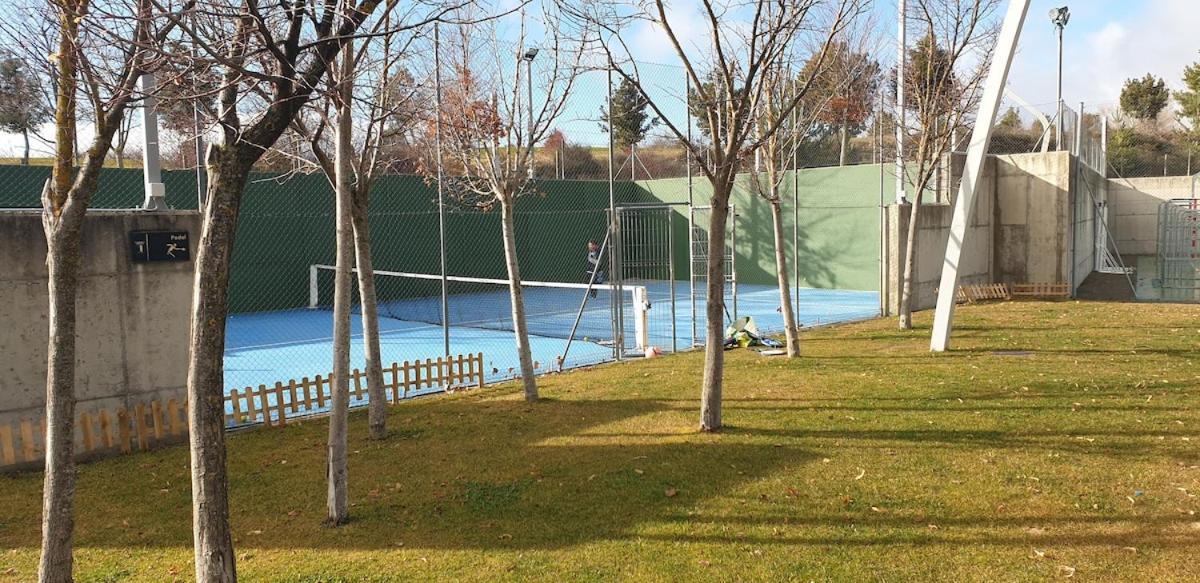 Chalet Adosado Entero, Bbq Y Piscina Comunitaria Sabiñánigo 外观 照片