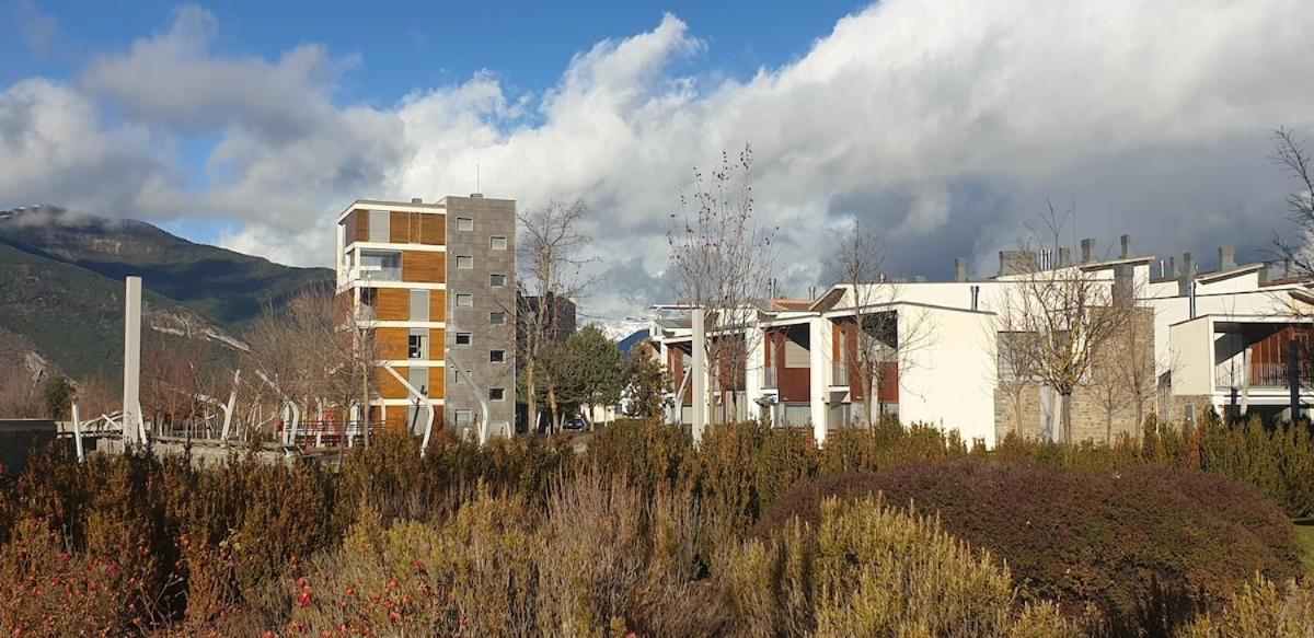 Chalet Adosado Entero, Bbq Y Piscina Comunitaria Sabiñánigo 外观 照片