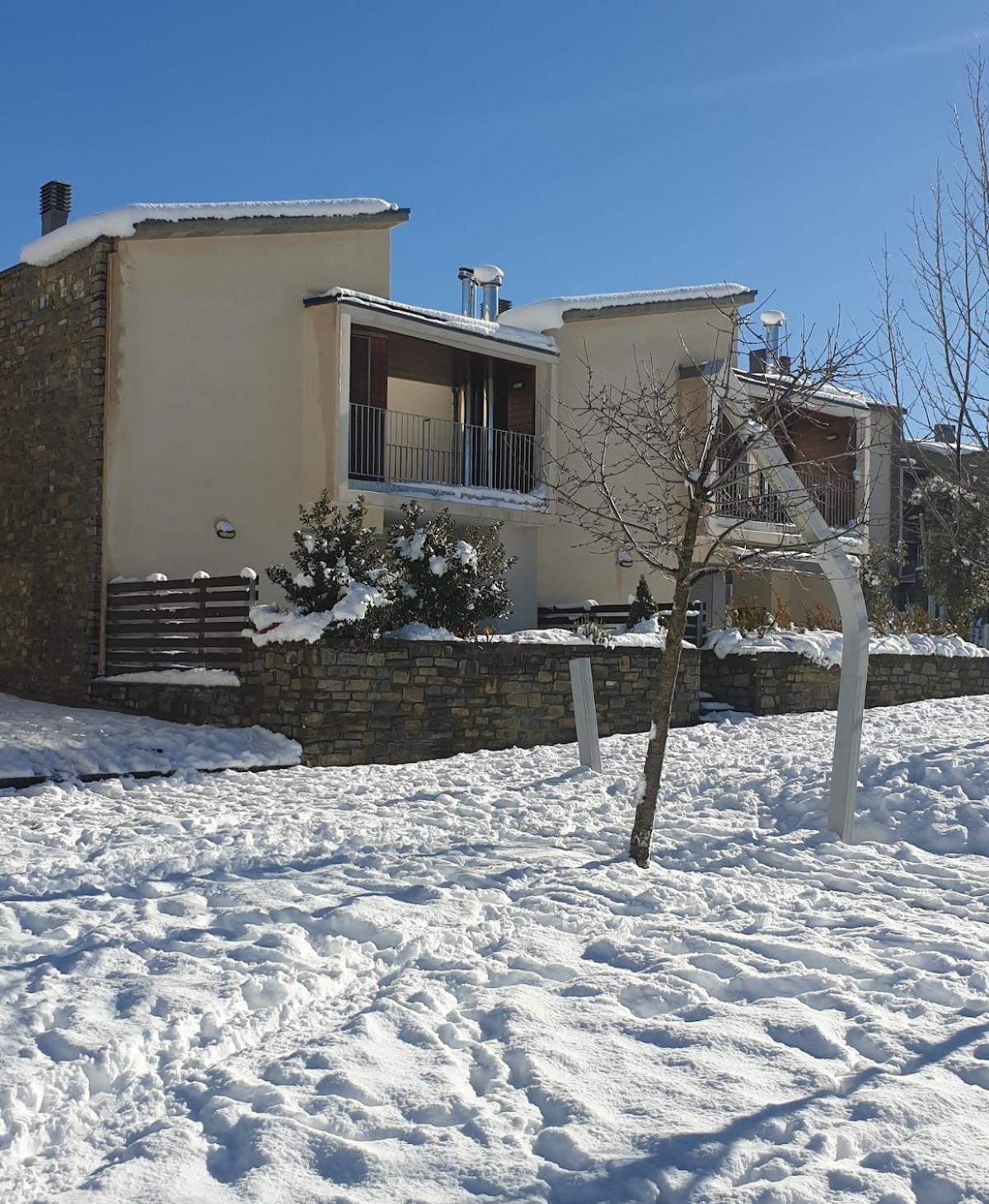 Chalet Adosado Entero, Bbq Y Piscina Comunitaria Sabiñánigo 外观 照片