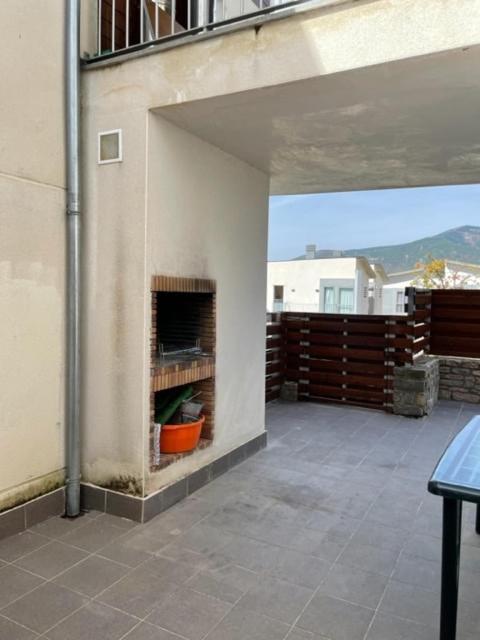 Chalet Adosado Entero, Bbq Y Piscina Comunitaria Sabiñánigo 外观 照片