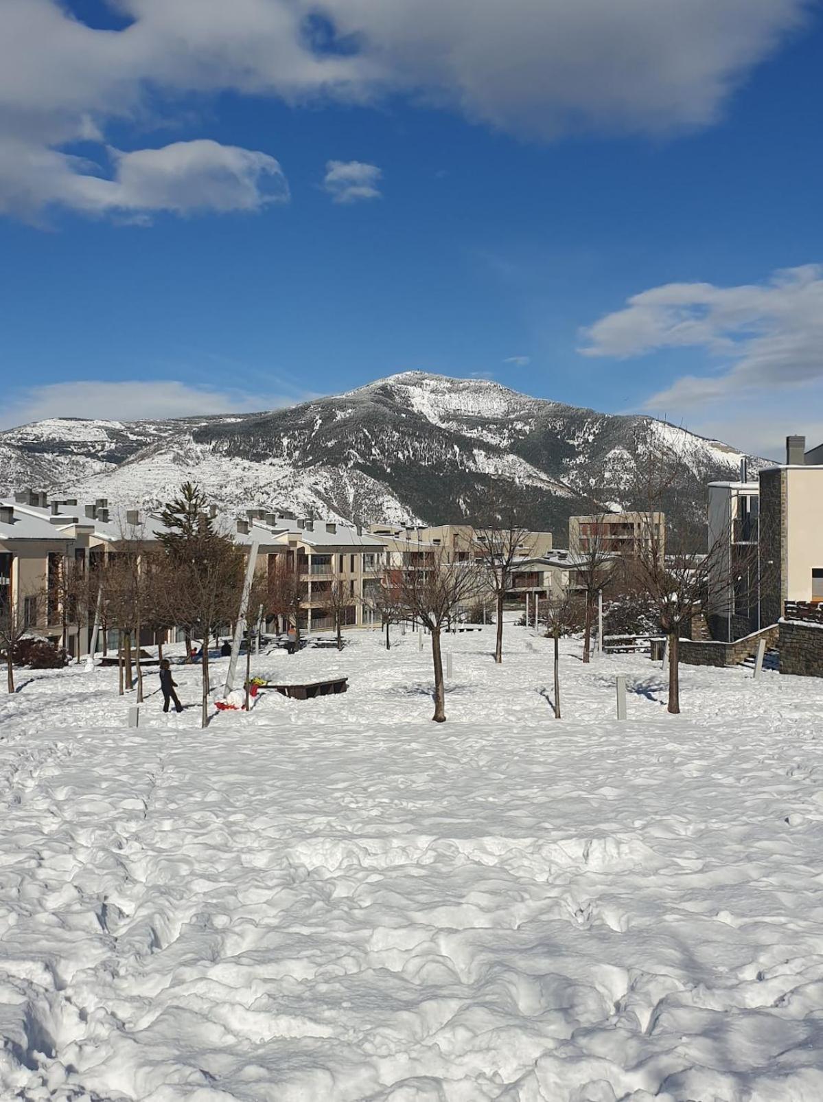 Chalet Adosado Entero, Bbq Y Piscina Comunitaria Sabiñánigo 外观 照片