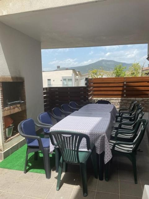 Chalet Adosado Entero, Bbq Y Piscina Comunitaria Sabiñánigo 外观 照片
