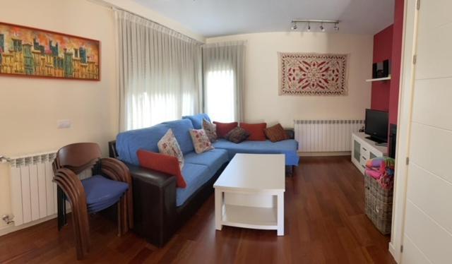 Chalet Adosado Entero, Bbq Y Piscina Comunitaria Sabiñánigo 外观 照片